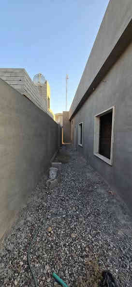 هيكل للبيع المساحه 500متر امأسس ماء وكهرباء ومجاري  ملبوخ من خارج محتاج بس شغل من داخل السعر 50مليون/////*********** العلم طريق الخزيفي
