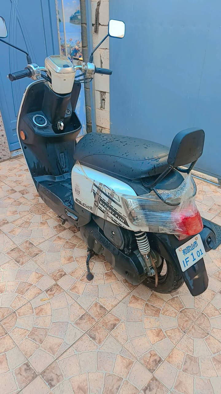 دراجه نضيفه فوول مكفولة من كلشي كلشي شغال بيها عنوان ديالى بعقوبة باب الدرب سعرها ٩٠٠ بيها مجال للشراي رقم تلفون ***********
