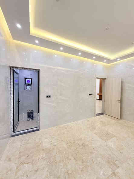 #دار_للبيع🏠
#الموقع : حي الغدير 🌍

#المساحه : 200م  واجهه 10 نزال 20 ✨

#التفاصيل : شارع 12 بناء حديث درجة اولى ارضيه مرمر،سقوف جبسن بورد ،واجهه بورسلين ، اناره بروفايل ، سيراميك الحمامات والمطبخ درجه اولى ،بايات الدرج مرمر  ، شبابيك المنيوم ، ابواب تركي ،سطح شتايكر ، منظومة كامرات و wifi و نظام تقطير للسبالت✨

#محتويات_الدار : الطابق الارضي1️⃣: مطبخ حار بارد + صاله +استقبال + غرفتين نوم سويت+ مجاميع صحيه عدد 2 
الطابق الاول 2️⃣: غرفتين نوم نظام سويت + صاله + مجموعه صحيه بالاضافة 

#المحافظة_للوساطة_العقارية 🌍
تسعدنا زيارتكم لمكتبنا 
📍في النجف - حي الاشتراكي - خلف شارع الروان-  📍

للمزيد من المعلومات والتفاصيل عن العقار والمعاينه الميدانية يرجى الاتصال على 
☎️***********☎️
☎️***********☎️
