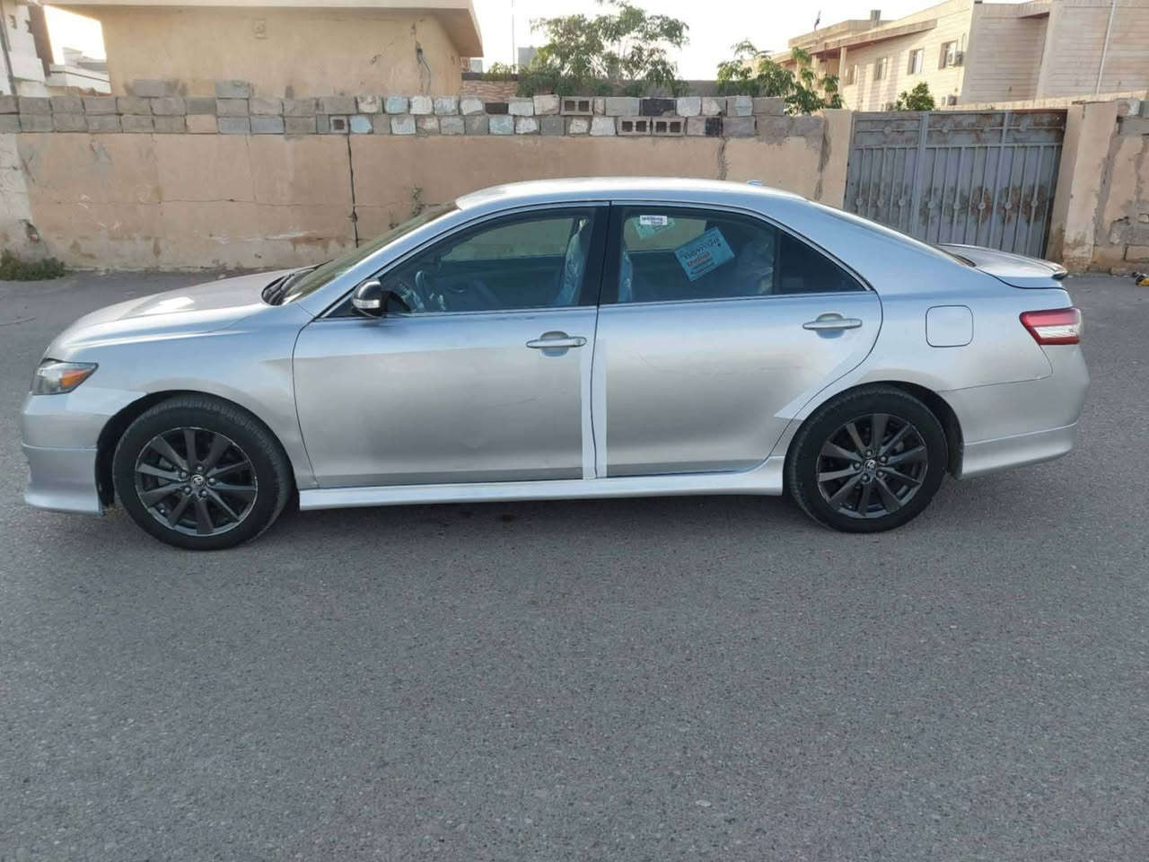 السلام عليكم شباب.  كامري 2010. امريكي سونار مثل ما موضح بالصوره أخوان. سعر ٩٢ وبيها مجال للطيبين 
محركها 2500.
للعلم اني مكلف بالنشر. 
رقم صاحب سياره  ‏‪***********‬‏.
