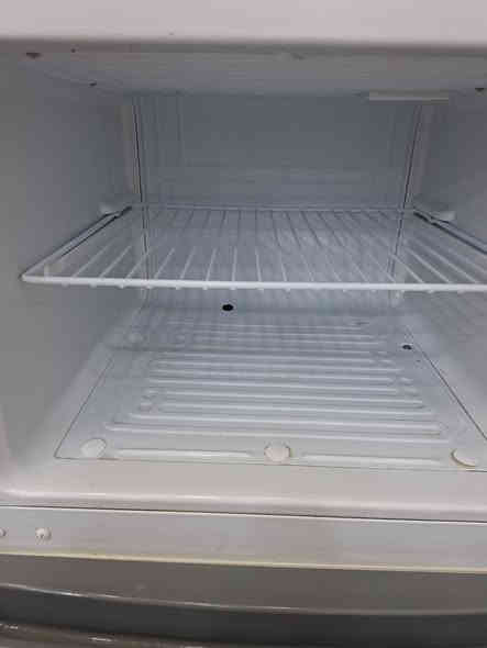 ثلاجه جديده قبل شهرين اخذته
للبيع السعر 250 التصال وتساب ***********
