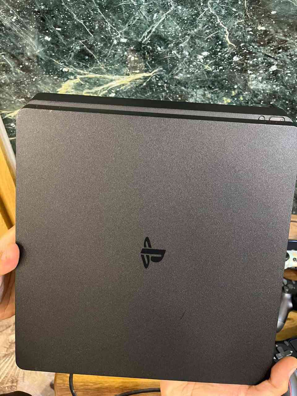 السلام عليكم من رخصة الادمن المحترم للبيع ابلي 4 نظام 11
جديد جداً مستخدم شي قليل أقل الشهر 
بي حساب وعشرة ألعاب الجاز مامهكر بعده لك 
للاستفسار ***********
