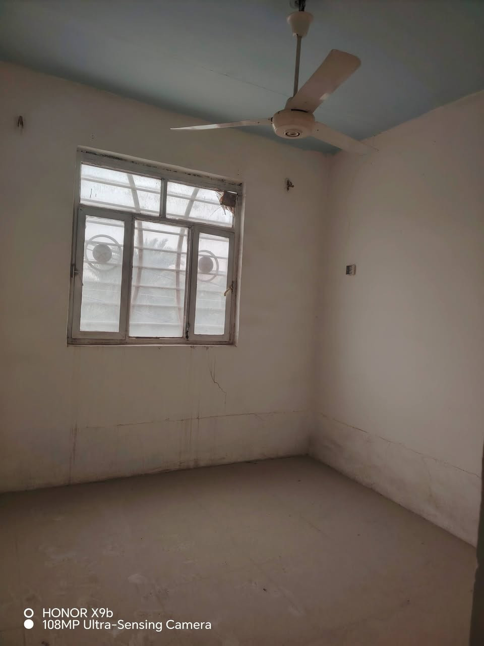 بيت ٥٠م طابقين يتكون من :
طابق الأول /صاله ومطبخ وصحيات داخليه وخارجيه مع طارمه
الطابق الثاني /غرفتين نوم وسطح ..طابو زراعي سند ٢٥ إقرار محكمه من المالك مباشرة .
موقع ممتاز / بدايه المنطقه خلف شارع التجاري مباشرتآ..يبعد ٦٠متر عن شارع تجاري وخط باب الحسين كوسترات ..
حي الأمين شارع الحر خلف مجمع همسه للإلكترونيات مباشرتآ ..سعر ٦٥مليون بي مجال  للتفاوض للاستفسار مكتب الأوس للعقار ابو سجاد*********** ابو وائل ***********
