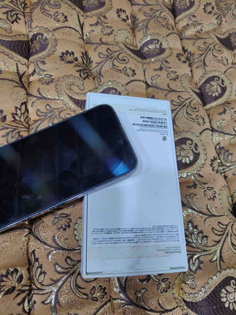 آيفون 14برو ماكس تك سم بطاريه ٨٣ ذاكره ٢٥٦ نضيف حيل اي عيب مابي كارتون كيبل ويا فقط سعر خاص أو وتساب ***********
