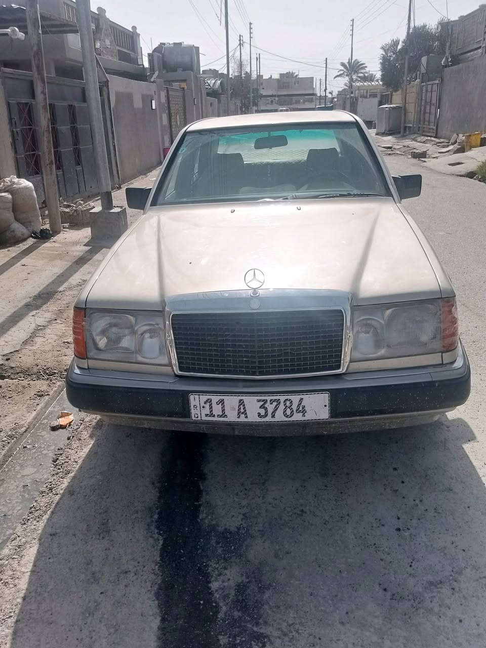 موديل 90 محور ففتي مكفولة من حادث وقواعد دبلات جدد تخم تاير صدر دواخل كلة جديد
رقم بغداد انكليزي تحويل بدون مراوس 
مكان سيارة  بغداد الحسينية 
ملاحظه مصبوغة عام بدون أي ضربة أو تبديل وكفالة مو كلام 
أرضية جلد دوشمة جديدة 
*********** 
السعر 62بيها مجال بسيط
