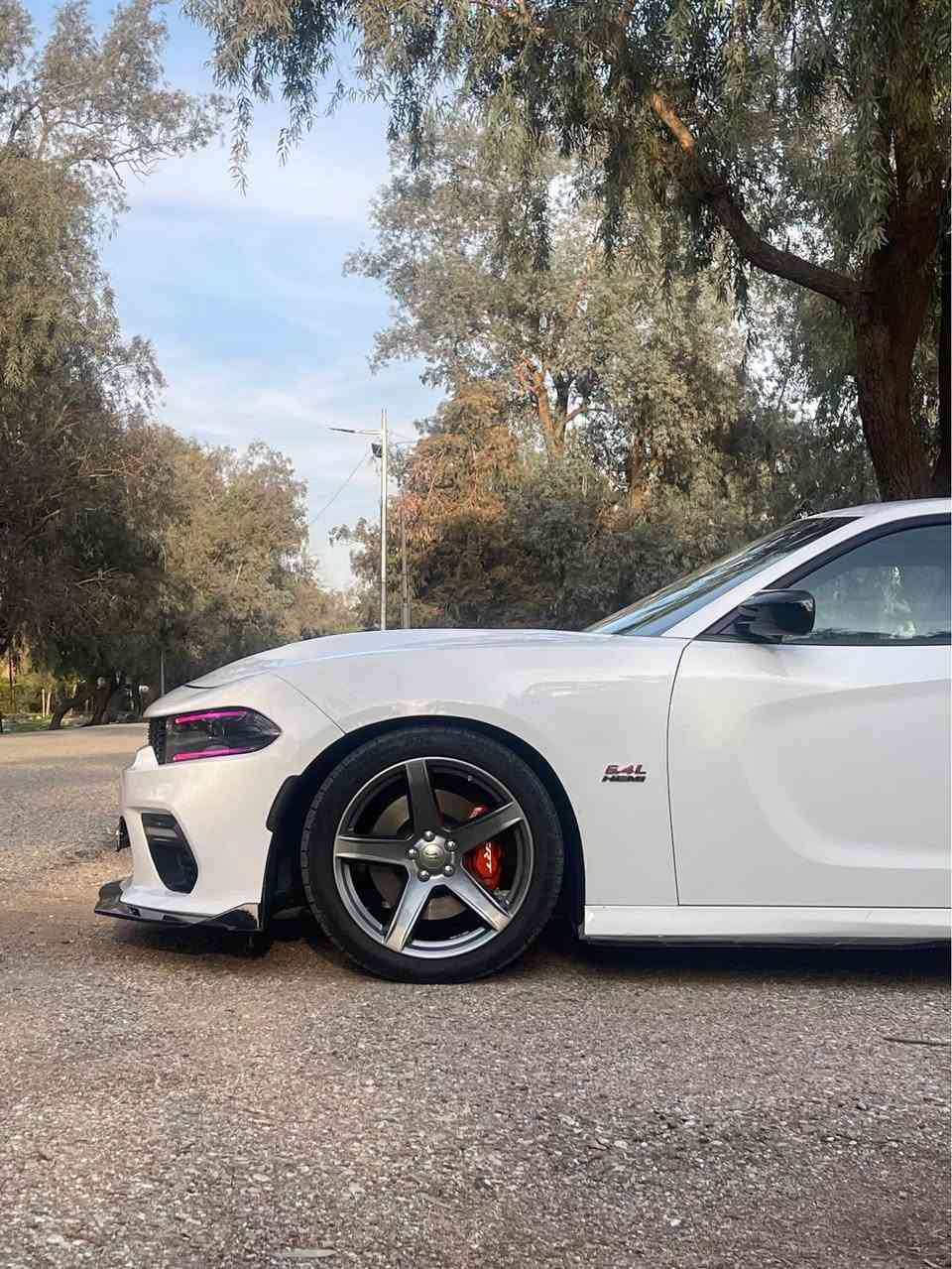 جارجر 2017 Scat Pack SRT
محرك 6400 
عليه ادامة كاملة مكملة مابيه اي نواقص من كل النواحي
موصفات ال SRT معروفة 
 
محدث بجم وايد بدي (البونيد البلادي موجود)
الضرر جامرلغ السكن بدون دواخل بدون شاصي
يعني قطعة وحدة صبغ بس 

رقم اربيل بأسمي 
سنوية جديدة 
بيه بطاقة بانزين
مكان السيارة كركوك
السعر :210
*********** كركوك, العراق
