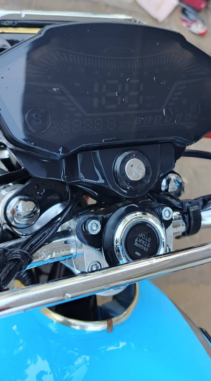 للبيع
دراجة 5 گير للبيع 
سنوية ورقم العنوان محافظة النجف 
استعمال نظيف كلش التشغيل سلڤ وبصمة وسويچ
للتواصل ***********
