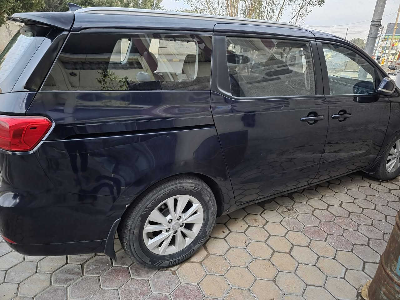 السلام عليكم سياره كيا سيدونا 2018 فئه LX وارد امريكي سته سلندر 3300 بيه ضربه بلجاملغ جهة السايق والبنيد . بيه جراد شوي بالبنيد مغلف فابلون ابيض للجمالية . ماشيه 81.967 mi ميل السياره مواصفات LX معروفه . ابواب كهرباء تحكم ب كرسي السايق كهرباء تدفئه ب كراسي تحكمات ستيرن الخ . ورقم السياره كربلاء مشروع وطني بأسمي . السعر 210 ورقه وبيه مجال . للتواصل الرقم *********** .
