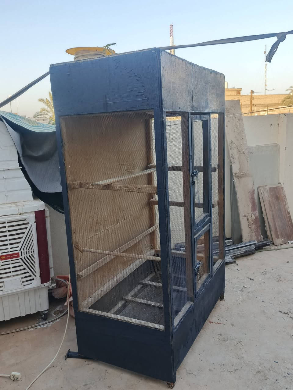 متاح قفص خشب ثقيل الارتفاع مترين  والواجه 130  والنزال 75   مثل ماواضح بلتصوير شغل درجه اوله السعر 60 ألف
العنوان كربلاء _ حي العسكري  _ قرب جامع ال عمران
          
                        ***********
