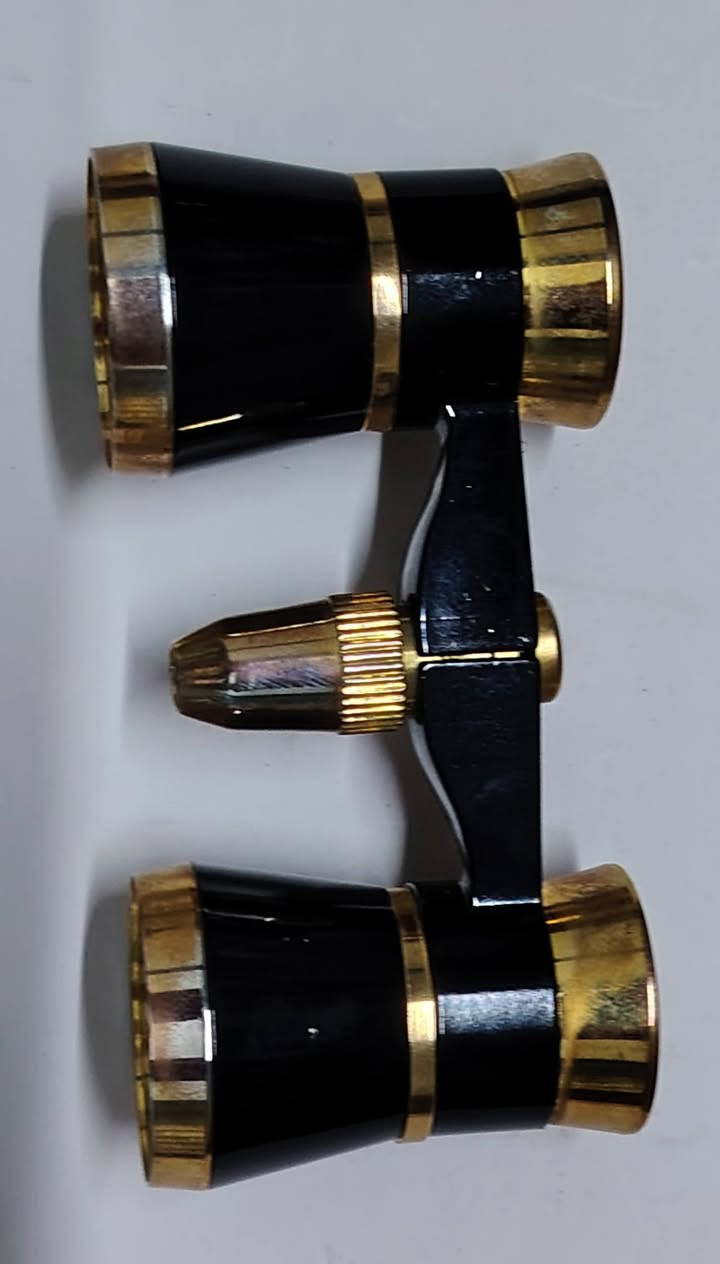 ناظور مسرحيّ حجم صغير مع ليزر بدون ضرر غير مستخدم 
25الف


**إذا كنت صاحب هذا الإعلان وتريد حذفه لأي سبب، رجاءا أرسل رسالة إلى الدعم الفني**