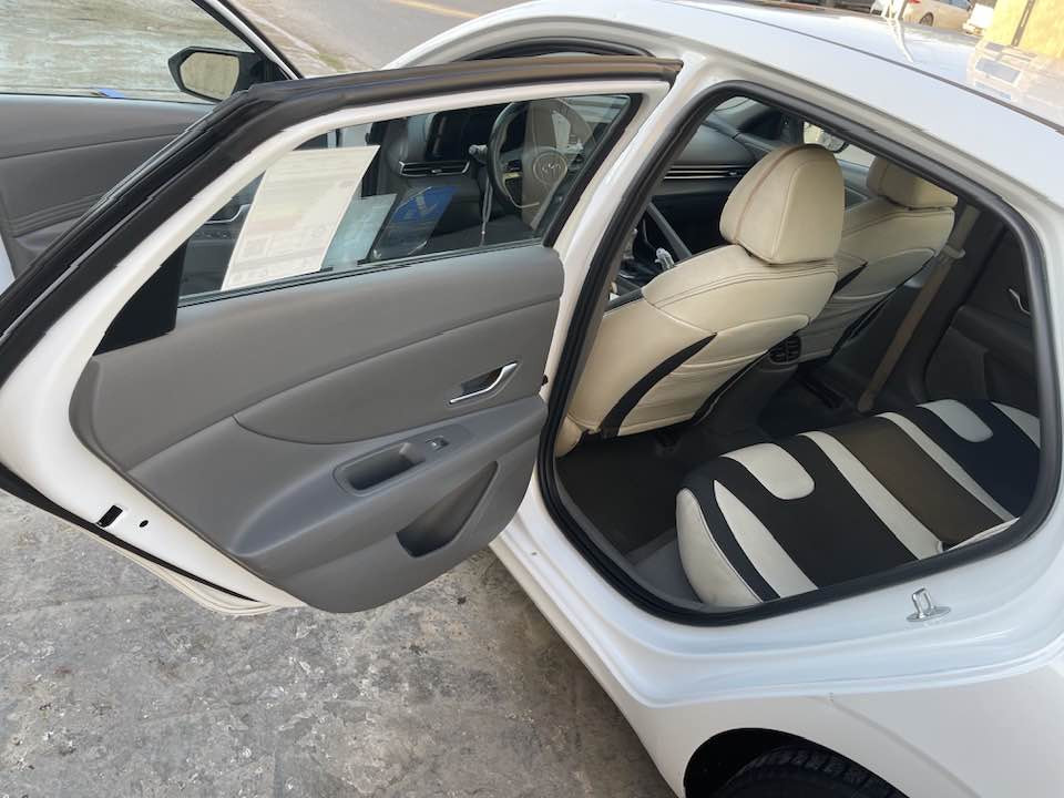 السلام عليكم للبيع سياره النترا 2023 خليجي 

المواصفات
*فتحه سقف
*حساسات امامي وخلفي
*شحن لاسلكي
*كامره دواره
*صندوق ذكي
*ثلاث انظمه قياده
*ويل كب حجم17
*تشغيل عن بعد
*بصمه ابواب وتشغيل
*بك لايت لد مسطره
*تبريد قطعتين امامي وخلفي

السياره خير من الله التبريد على وضع الشركه والحداديه على وضع الشركه السياره مطلعها على ايدي من للشركه شراي تعال شوف بعينك السياره بيها بارد بخشم الجاملغ ورصعتين بالباب السايق السياره ماشيه 160km

السعر 165 وبي مجال 
الاستفسار على الرقم ***********
