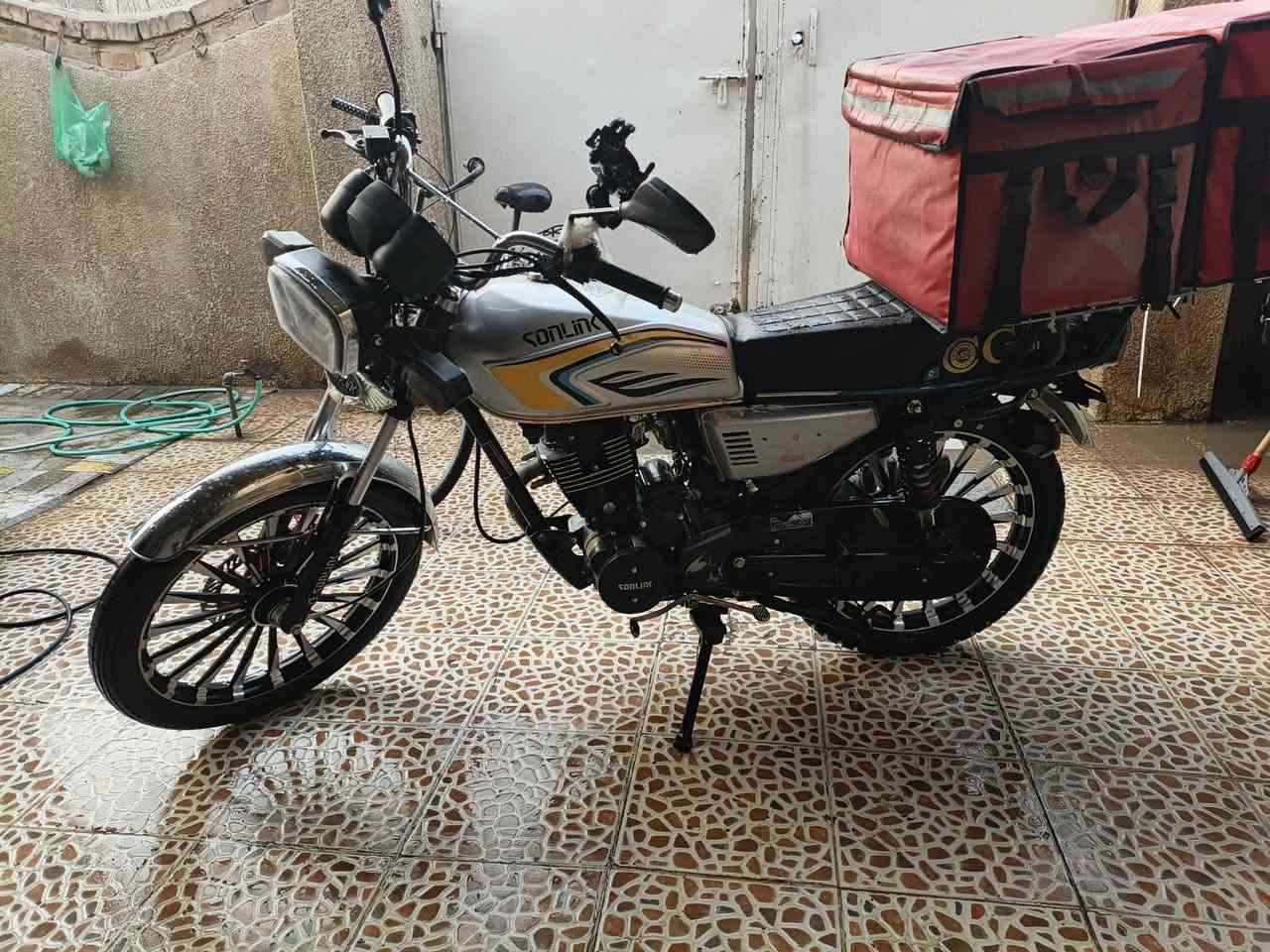 للبيع سولنك 2025 اوراق مابيهه اكفلهه الك من سرقه وعشائر بعدهه كلهه عل بلاد ي نقص مابيهه السعر 650 بيهه مجال الشراي مكاني بغداد الدوره ***********
