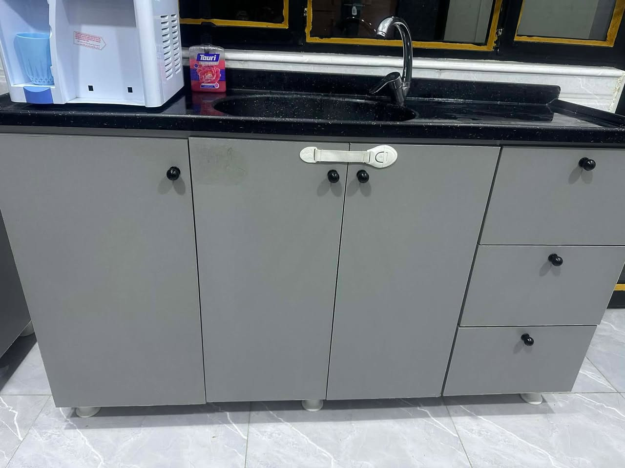 #بيع_مستعجل📌👇🏻
كاونتر تركي خشب من الداخل والخارج 3 قطع استعمال شهرين فقط💯 قياس السنك : مترين ونص، قياس الكاونتر : 3 امتار 🔄 العنوان #بغداد_البياع📍للمزيد مراسلتي✅👍🏻


**إذا كنت صاحب هذا الإعلان وتريد حذفه لأي سبب، رجاءا أرسل رسالة إلى الدعم الفني**