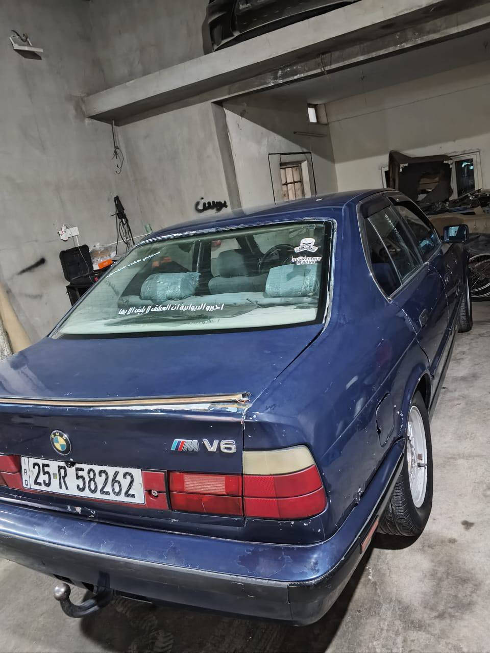 BMW موديل 89رقم كركوك بسمي شرط الغرامات وتحويل 
مكينه 525مسكر عدل شرط لاصرف ولابخار كير عادي 
صبغ حزام فقط سقف بلاد تكم وشاصي شرط بدون معجون على شرط بيها بس يم قبق البنزين معجون كلش قليل 
صدر وتايرات نص عمر وانطيك ترايك وين ميعجبك ماعجبتك مرجوعه كهرباء كله شغال فقط كيجات مرات يشتغلن ومرات يطفن يعني بيهن رجفه الجناي يعرف سالفتهن 
تجي تفحص غير البيها حقك يمي 
عنواني كركوك حي الخضراء 
***********
