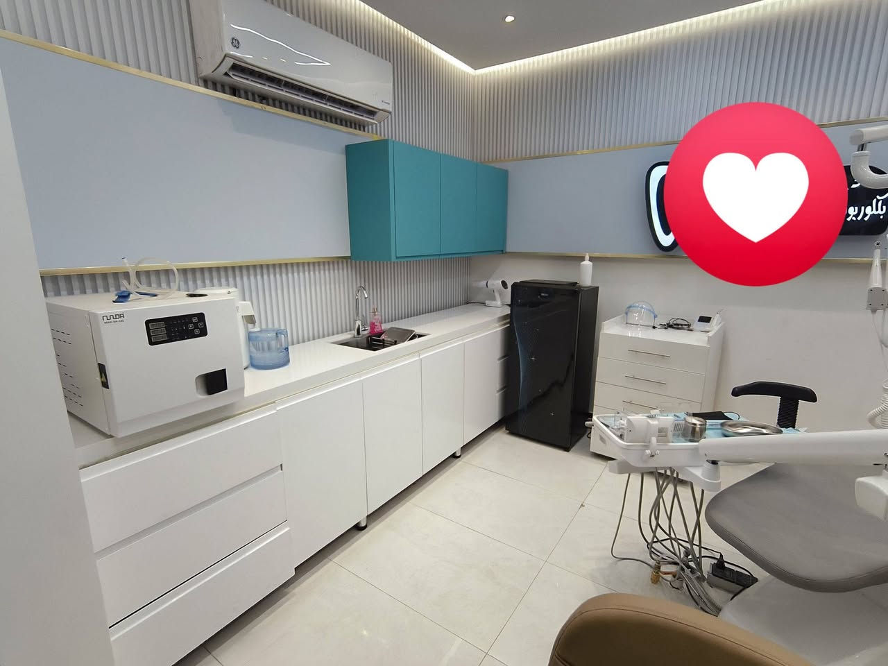 السلام عليكم
عيادة اسنان و تجميل متكاملة جاهزة من جميع النواحي
كافة المستلزمات الطبية
مكيفة تكييف مركزي بناء حديث
البناية يوجد بها مصعد بموقع مميز 
حي الجهاد منتصف الشارع التجاري

للاستفسار يرجى التواصل على الرقم
***********
يوجد واتساب
