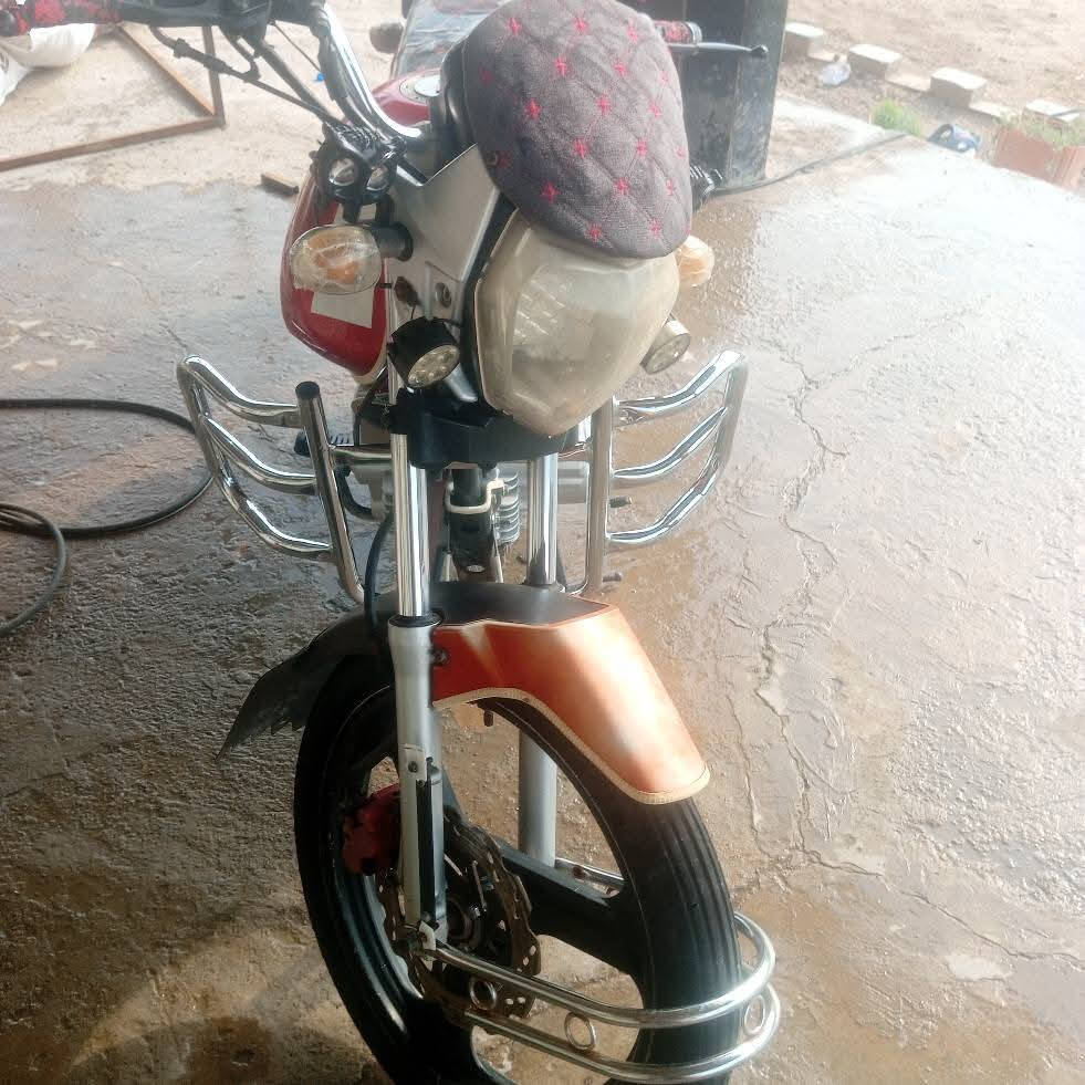 السلام عليكم
دراجه للبيع MZ عالي موديل 17 نضافه لون احمر محرك 200 مبدل گشر جديد مستعجل على بيعه نقص ظفيره فقط للكهربائيات ودسكات امامي السعر 750 وبي مجال للاستفسار *********** متواجد خاص أيضاً
