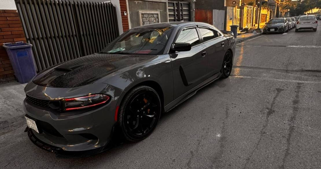 جارجر سمنتي 2019gt
محرك 3600 السيارة ماشية 83ml
مواصفات 
شاشة كبيرة كاري بلي 
مثبت سرعة
قطعتين تبريد 
ادامة كل ٤ اشهر 
كت لحاية srt
مازدى متغيرة الوان 
دشبول كاربون فايبر 
سبير 
كير محرك مكفول 
الظررحادث خفيف سيارة بدون اريباك 
جاملغات امامية صبغ
وبارد طرف البنيد 
وبارد بالباب جنب السائق
رقم صاحب سيارة ***********
