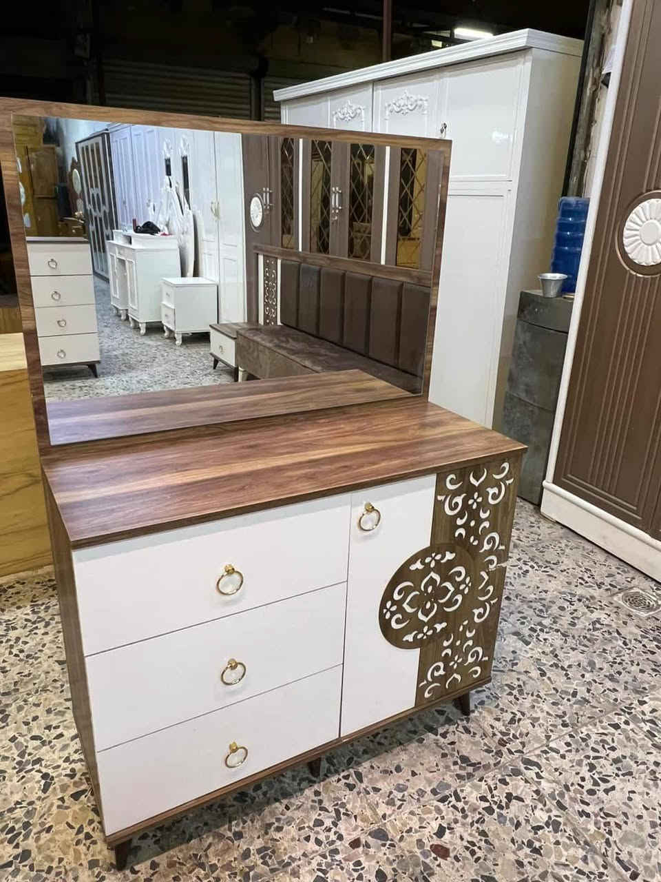 غرفه تركيه مستخدمه 9قطع نظافته 90/💯نظام ابواب برغي جوي حديد قماش وتر بروف اصلي السرير مخزن جك شازلون مخزن السعر 700وبيه مجال مع شد ونقل داخل بغداد مجانا

#متابعين


**إذا كنت صاحب هذا الإعلان وتريد حذفه لأي سبب، رجاءا أرسل رسالة إلى الدعم الفني**