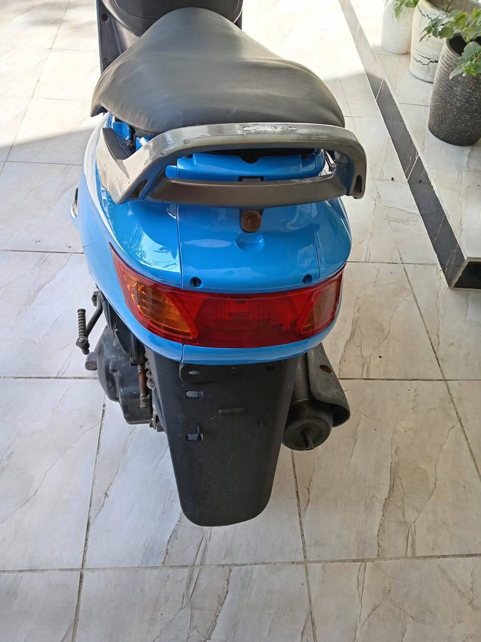 سلام عليكم
فراشه فورتي كرستال رمبه 
محركه جديد باتري جديد كله شغاله 

***********
