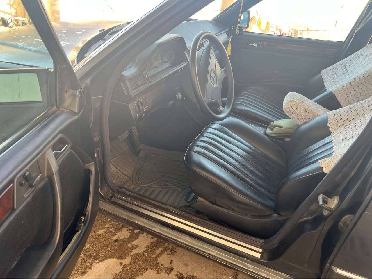 موديل 1989
فول مواصفات 
كلشي شغاله 
سلايت روف
أربع جام كهربائي ⚡️ 
داخل جلد جديدة 🆕 
رقم اربيل دولي 
سنوية جديدة 
سيارة باسمي 
رقم موبيل
***********
***********
مكان سيارة اربيل أربيل, العراق
