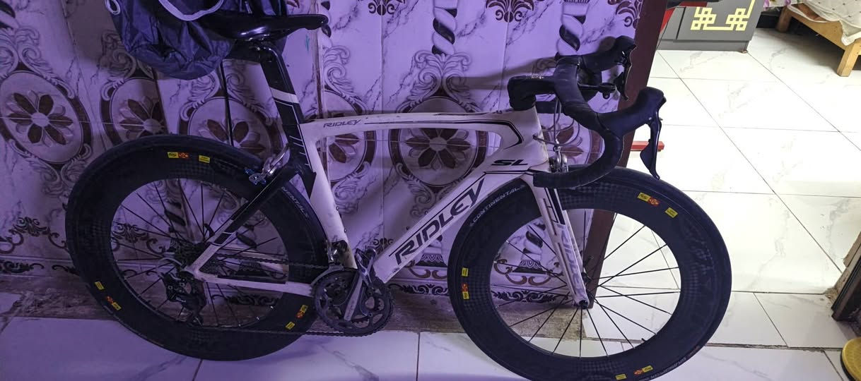 دراجه رايدلي فول كاربون سستم 105 r7000  وياله كوزمك كاربون صينيه ديور ايس طواكه ونقال اولتيكرا الدراجه خاليه من اي ضربه او فطر السعر مليون و 200 عنوان الكراده داخل ***********
