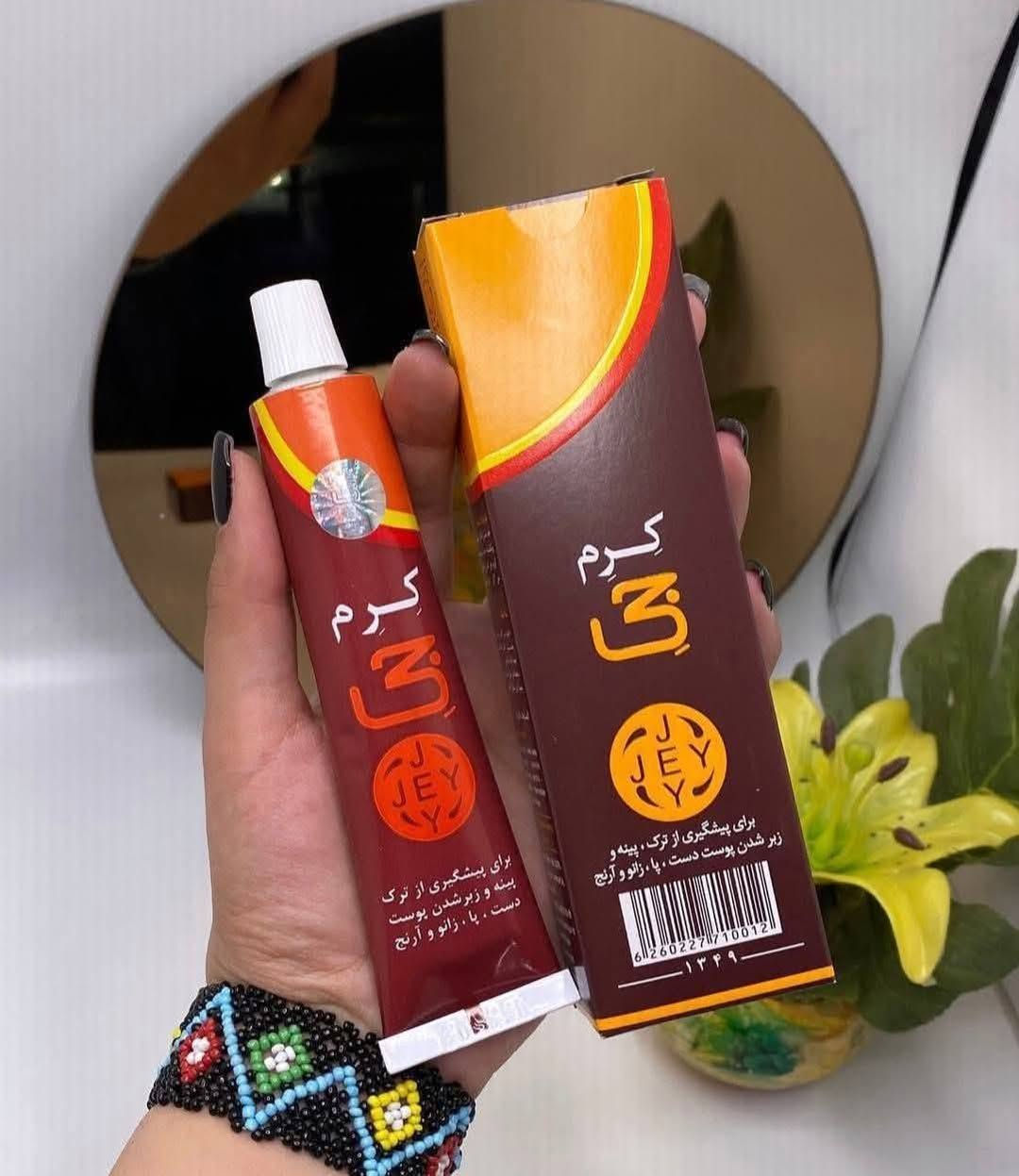 كريم كرم جي الإيراني ❤️ 

رجعت توفرت  
تعاني معظم الفتيات ...من التشققات في القدم واليدين وجفاف الجلد ... من ثم تظهر التشققات 
-فوائد الكريم :
⛔ تنعيم القدم واليد عندج اكزمه اديج تعبتج 

⛔الترطيب للقدمين واليدين

 

❇️طريقه الاستخدام ❇️

✳️ يوضع يوميا ... قبل النوم بدهن القدم ولبس الجوارب و ...ستلاحظ الفرق 3 ايام


**إذا كنت صاحب هذا الإعلان وتريد حذفه لأي سبب، رجاءا أرسل رسالة إلى الدعم الفني**