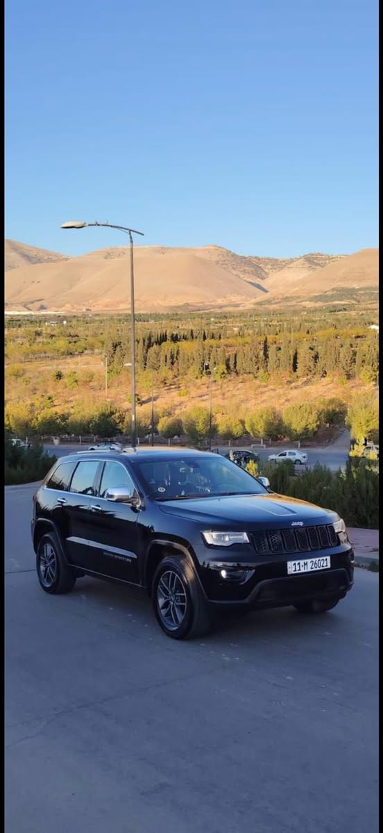 السلام عليكم من رخصة الادمنية للبيع جيب 2017
لمتد فول مواصفات للاخير رقم بغداد دولي ب اسمي سنوية جديدة
حادث جاملغ و بنيد بدون ايرباك السيارة كلش جديدة 
فتحة تشغيل عن بعد كشنات جلد و كهرباء و تدفئه 
سستم سماعات شاشه جبيرة كشن خزن ميموري 
لايتات متحرك داينمك جنطة كهرباء حساسات و اوتو ستوب
مكاني شارع فلسطين عارضها ب 197$ بيها مجال 
اي استفسار ***********
