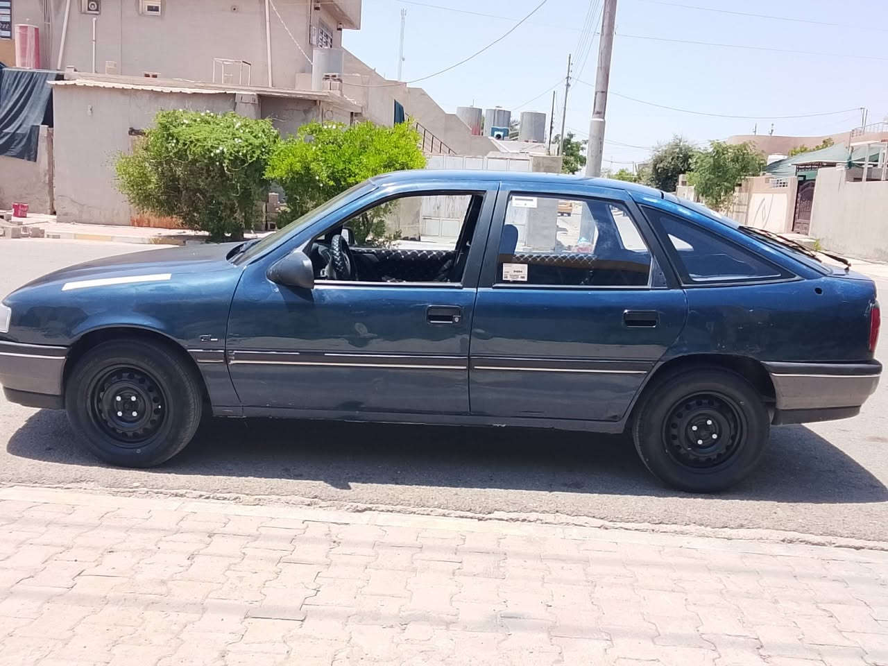 أوبل فكترا
موديل 91 
سنويه منتهيه من 2022
حجم 18 كير عادي 
بدون حادث 
بطاقه بانزين موجود 
السعر (27) وبي مجال 
رقم الهاتف: ***********
