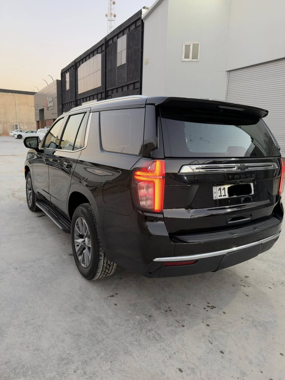 السلام عليكم
تاهو  ‏ LT خليجي موديل 2022
كفالة عامة
.المواصفات 
.بانوراما 
.بصمة ابواب 
ماشية 88 الف كيلو
.تشغيل عن بعد 
.تحكم ستيرن 
.رادارات 
.تحديد مسار 
.قيادة ذاتيه 
.كامرا خلفية
.كشنات امامية  كهرباء 
.شاشة كبيرة
.لد امامي 
.لايت زنون 
.3 قطع تبريد 
.7راكب 
.نقطة عمياء 
.صاجات 
.شاحن موبايل لاسلكي 
.سستم صوت سماعات ٣٥ سماعة
.صندوك كهرباء 
.حساسات امامية + خلفية 
.ثلاجة
السعر 480$ 
مكان السيارة بغداد زيونة
اي استفسار ***********
