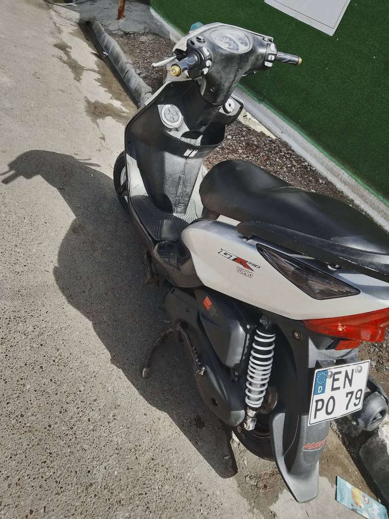 السلام عليكم 
ثعلب gtr كابريتر للبيع 
كاملة مكملة و احلة من الصور 
بيها منضومة led تخبل 
وعليها ويل gtr الخ..
دراجة كاملة مكملة مال جناي 🌺
*********** متوفر واتساب بغداد, العراق
