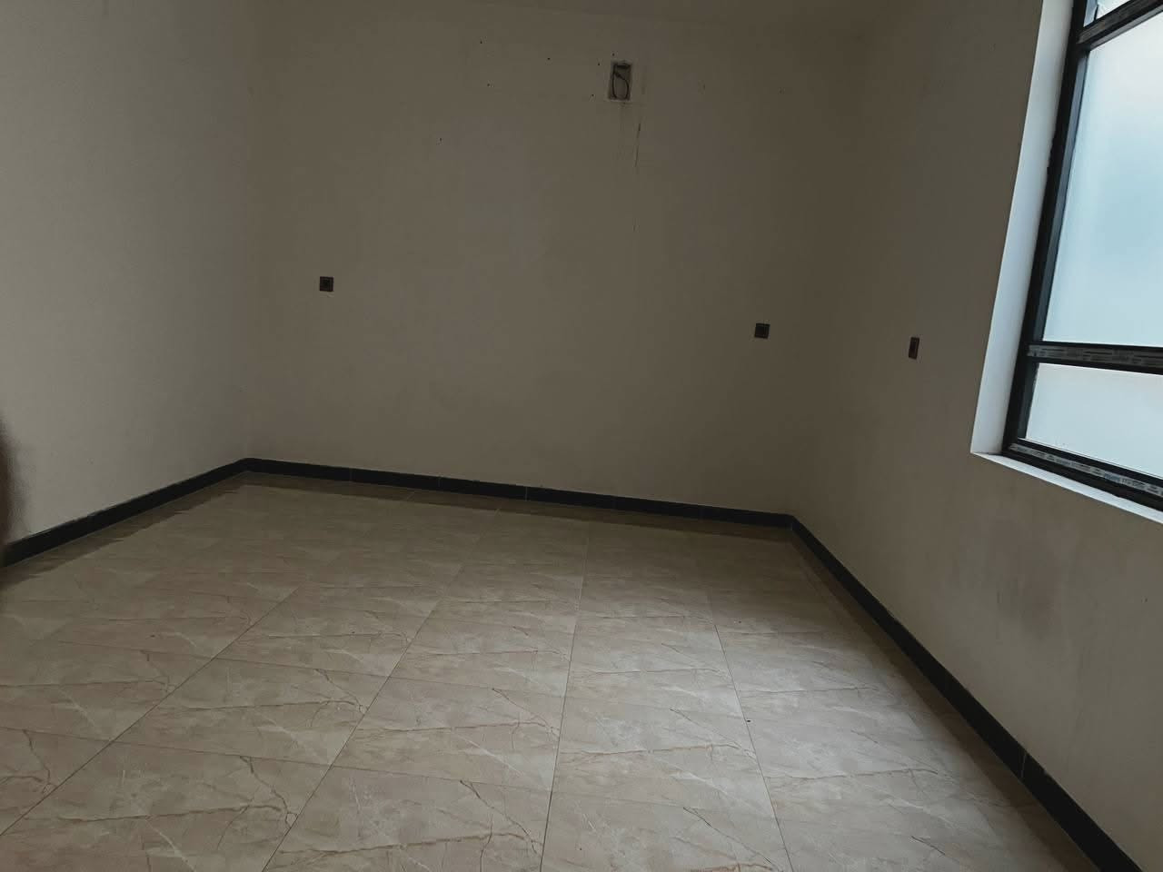 🏠 شقق للايجار - بناء حديث (ديلوكس)
​تبحث عن مسكن يجمع بين الحداثة والخصوصية؟ متوفر لدينا شقتان منفصلتان بتشطيبات راقية، مصممة خصيصاً لتناسب العوائل الصغيرة.
العنوان
بغداد الغزاليه الكقائات الثانيه حي الجمعيه
​✨ مواصفات مميزة وبناء حديث.
​للاستفسار والتفاصيل، يرجى التواصل معنا عبر واتساب:
📲 ***********
📲 ***********
