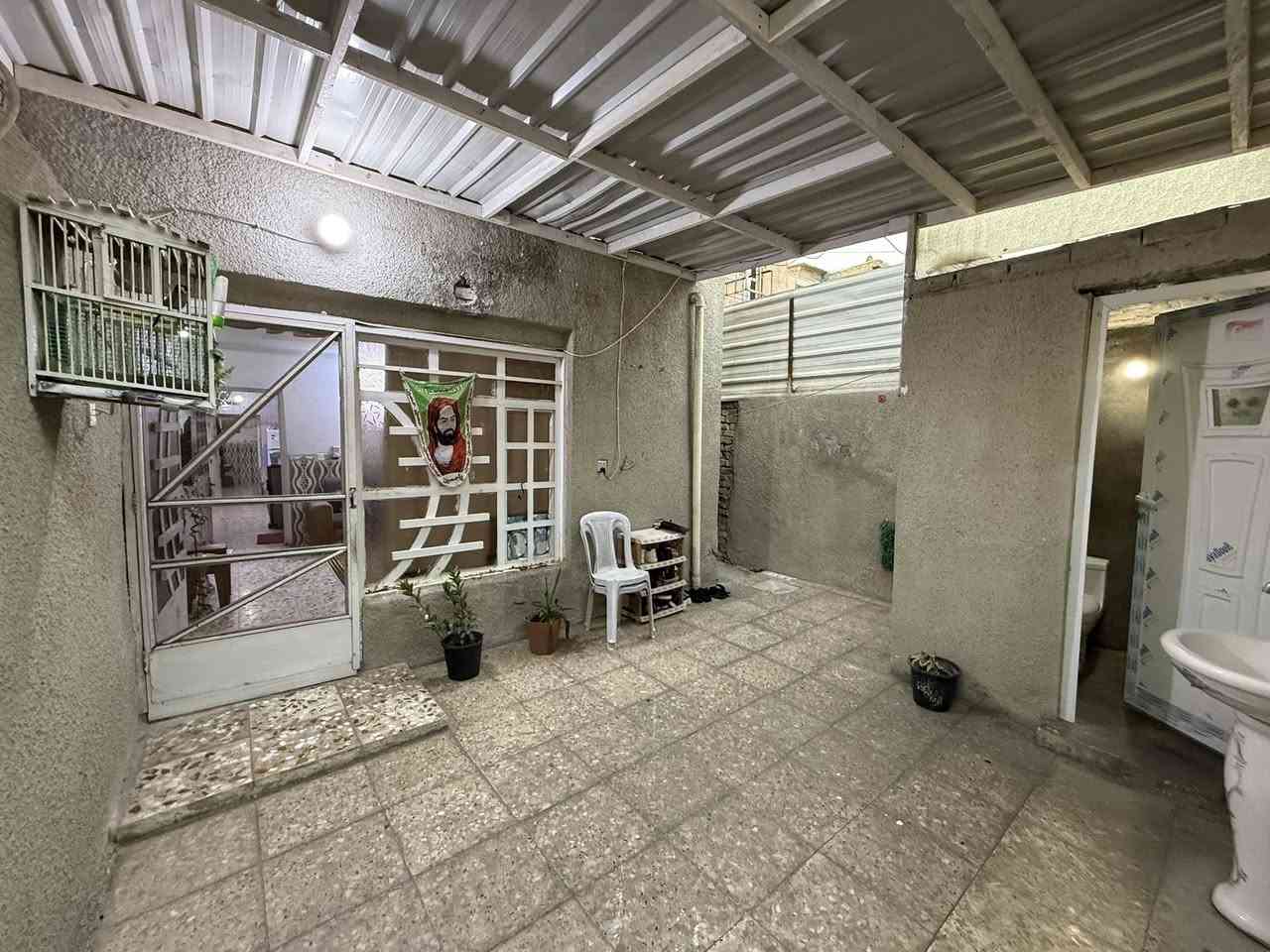 #الدار_للبيع
بيت في منطقة الحبيبية
 سابع فرع عن الشارع العام مال لحوم باقر الموسوي 
المساحة 110 متر  الواجهة 5.5م والنزال 20م 
كراج - مغاسل - أستقبال - صالة تشمل الحمامات الداخلية ومطبخ - غرفة نوم - منور يحيط البيت - غرفة في الطابق الثاني - سطح ومخزن وبيتونه 
للأستفسار الاتصال على الرقم ***********
