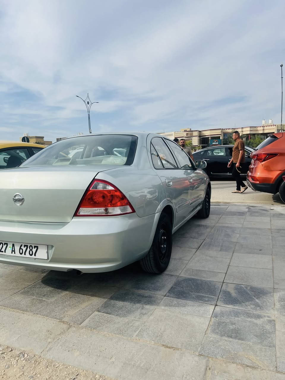 السلام عليكم 
نيسان صني 2007 مصبوغه عام بدون ضربه 
فقط جاملغ امامي امبدل بدون دواخل محرك كير تبريد خير من الله  سنويه لغايه 2030 
شرط التحويل عنوانها ناصريه السعر 85 وبيها مجال بسيط ***********
