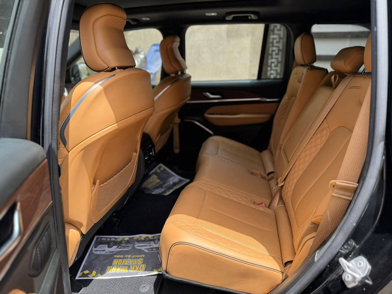 السلام عليكم
جيب سومت 2023 سياره بسمي ماشيه 28كيلو 
الموصفات خير من الله 
سياره سبغ عام ‭0776 719 6920‬
