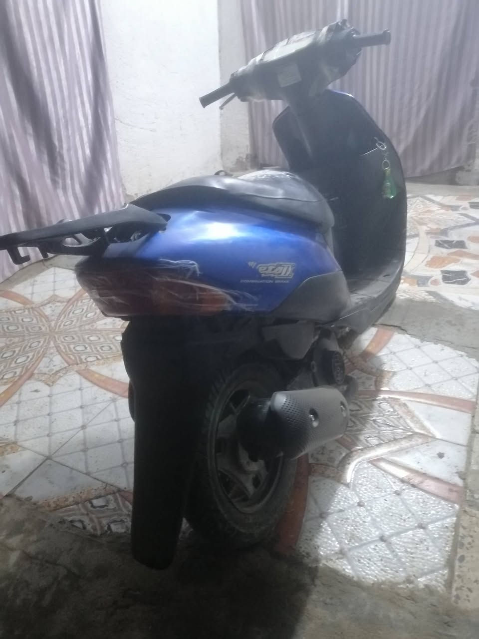 سلام عليكم دراجه ساسوكي  نضيفه وراق مكلف بل نشر سعر  150بيه مجال  مكان ابو رمانه رقم ***********
