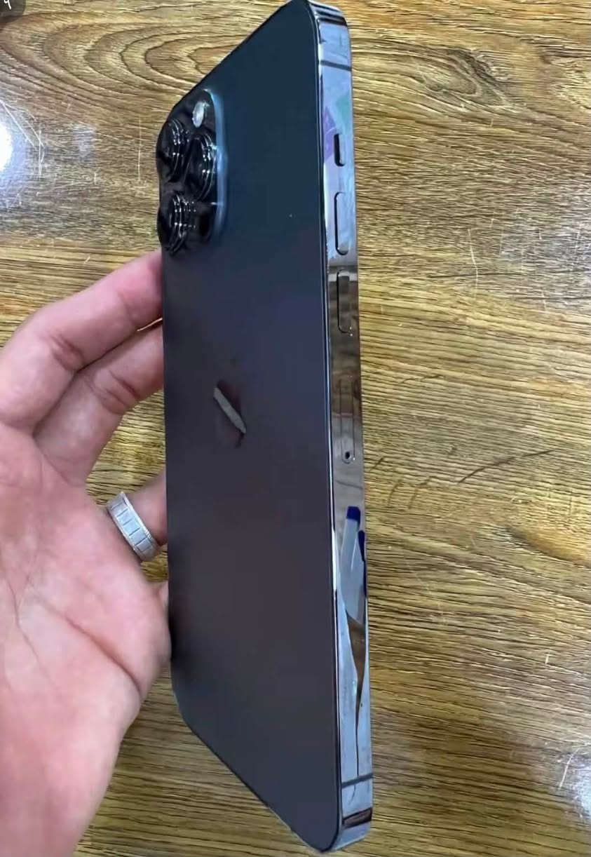 📱 iPhone 13 Pro Max

✅ مبدل شاشة
✅ البطارية أصلية (غير مبدلة)

كامره اماميه وخلفيه -صوت -اسبيكر -فس ايدي -كله شغال 

النضافه/1000

📞 للاتصال: ***********
💬 واتساب: ***********

📩 للمراوس أو البيع، راسلني.
