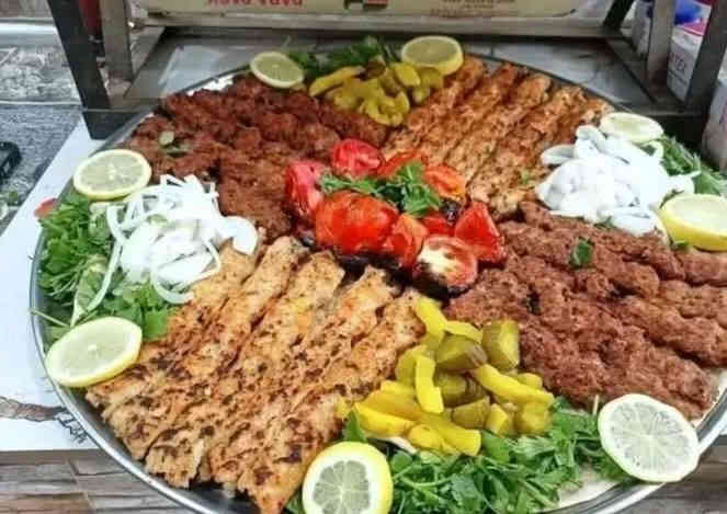 كافه المشويات متوفره وجميع الوجبات الرئيسية وبأسعار خياليه ما عليكم فقط الحجز ع الأرقام التالية *********** /*********** /*********** #العنوان قطاع ٣٠ شارع نعمه الريفي
