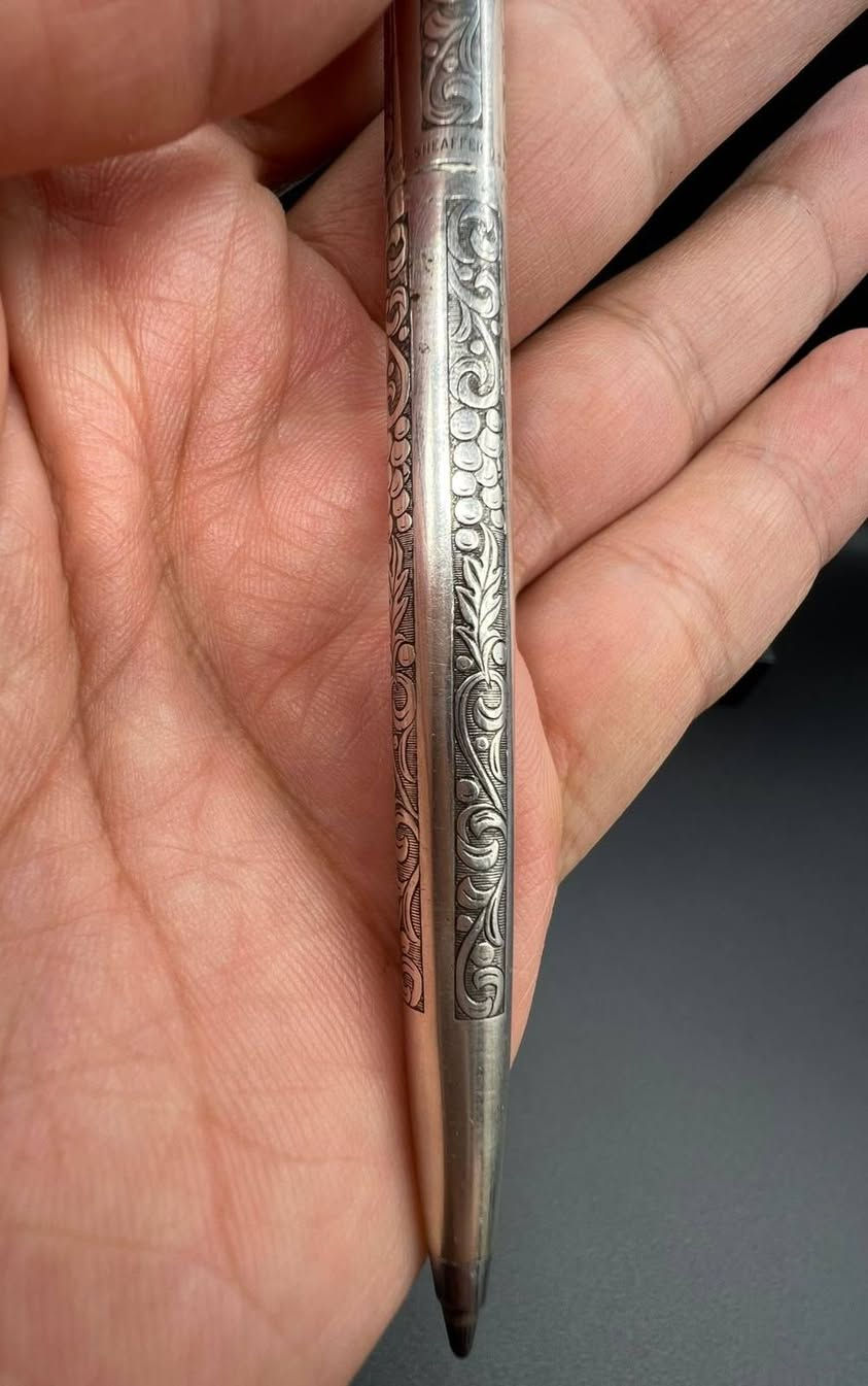 تحية طيبة  ،،، 
           #قلم_جاف_شيفر_امبريال SHEAFFER IMPERIAL 
           الصنع : امريكي #اصلي  ، MADE IN USA  ، 
             مستخدم ، إنتاج طراز كلاسيك #قديم  ، 
        مصنوع من #الفضة_استرليني_925  STERLING  ، 
               نقشة #أوراق_الشجر مميزة جدا  ، 
* السعر : 145 الف  ، 
 * يوجد توصيل  .


**إذا كنت صاحب هذا الإعلان وتريد حذفه لأي سبب، رجاءا أرسل رسالة إلى الدعم الفني**