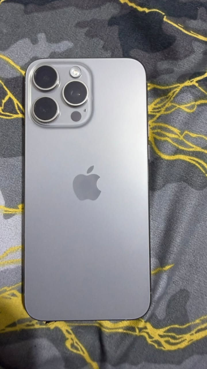 ايفون 15 برو ماكس
نظافه 100‎%‎ 
بطاريه 86 
ذاكره 256 
السعر مليون و100 وبي مجال
تواصل ‭0771 781 8000‬
