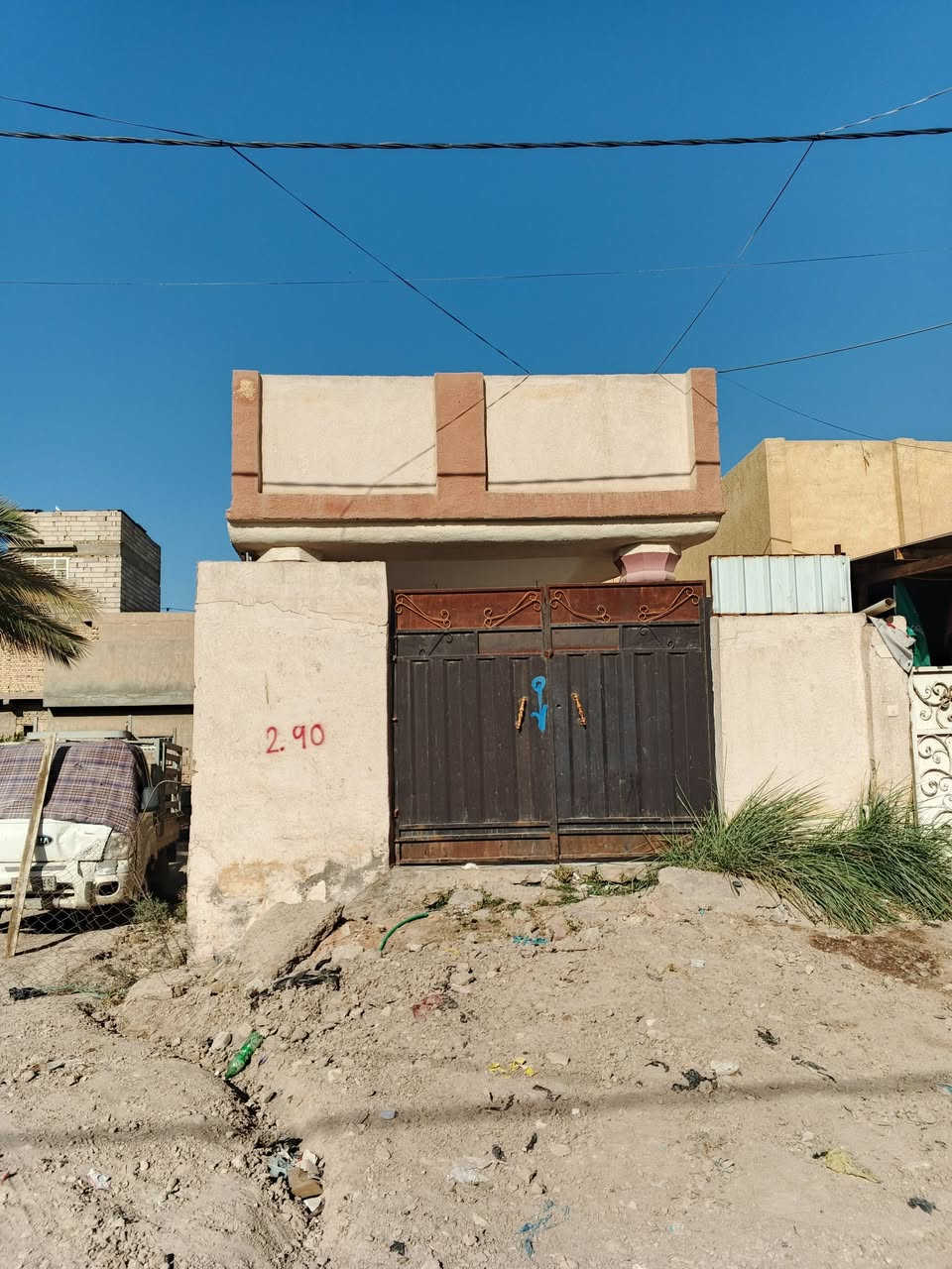 سلام عليكم مشتمل للبيع بحي المصطفى  مقابل مدينة ألعاب أرض بابل طابو صرف بظهر التجاري ثاني بيت عن شارع العام مساحه ١١٢اونص بيت نضيف غرفه كلدور صاله مطبخ صحيات كراج  جاهز ماناقصه شي يبعد عن شارع ٨٠ مسافت ٥٠ متر عالي عن شارع عرض الشارع ماته ١٥ متر الاستفسار عل رقم او مراجعت مكتب ابو سرمد التميمي مقابل مدينة ألعاب أرض بابل ***********سعر ٨٠ بي مجال تحويل مباشر ينباع نقد فقط
