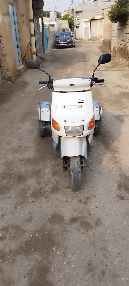 عندي هاي الدراجه للبيع  مال ذوي الاحتياجات الخاصة الدراجه شغاله كله مابيه نواقص  سعره كلش مناسم مكاني ديالى الخالص هاذ رقمي اتصال وواتساب ***********
