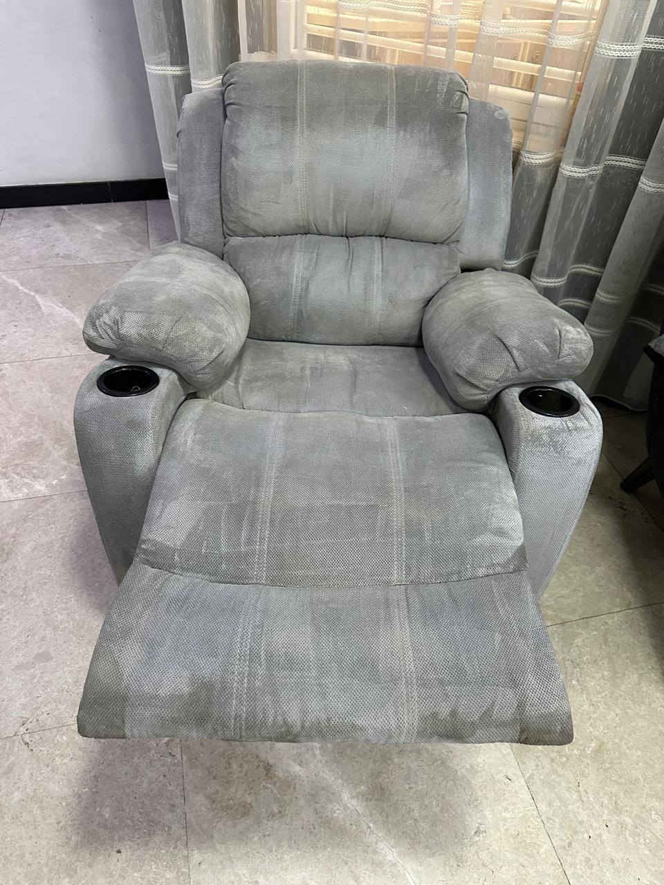 كرسي استراحة حركتين اخو الجديد للبيع بسعر مناسب
 ٢٧٥ الف  ***********
