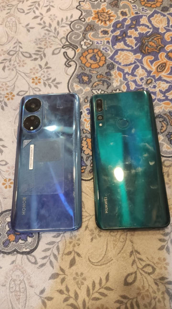 موبايلات 2 للبيع    استخدام قليل حيل السعر 250 وبيهن مجال  اخوان  لو ما محتاج ما بيعهن بهيج سعر  لحد يكسر بالسعر  رقمي ***********  واتساب اتصال
