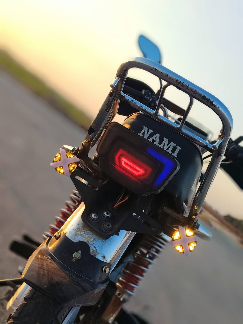 سلام عليكم دراجه يراني للبيع موديل ٢١ كهربائيات كلهة شغالة سلف نهدر كاملة بيهة  خيط بخار  مكاني بغداد السعر ٤٢٥ او بهية مجال  استفسار ***********
