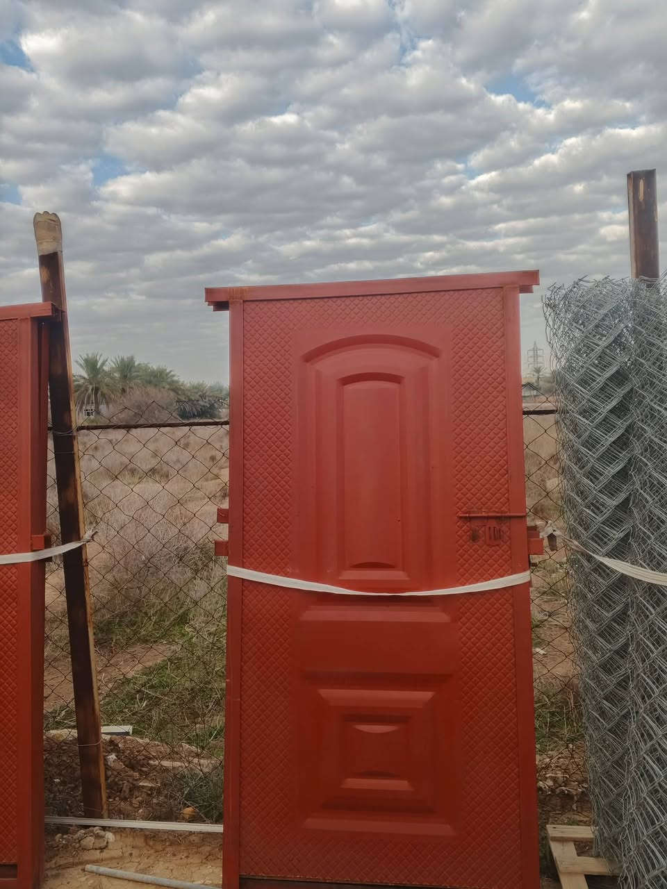 يوجد شبابيك وبوب كله ثقيل
كيربي
بوب الأمنيوم 
بوب خشب وچراچيب
واسعار مناسبه 
عنوان :شارع عمشه قرب مدرسه الفياض 
***********
