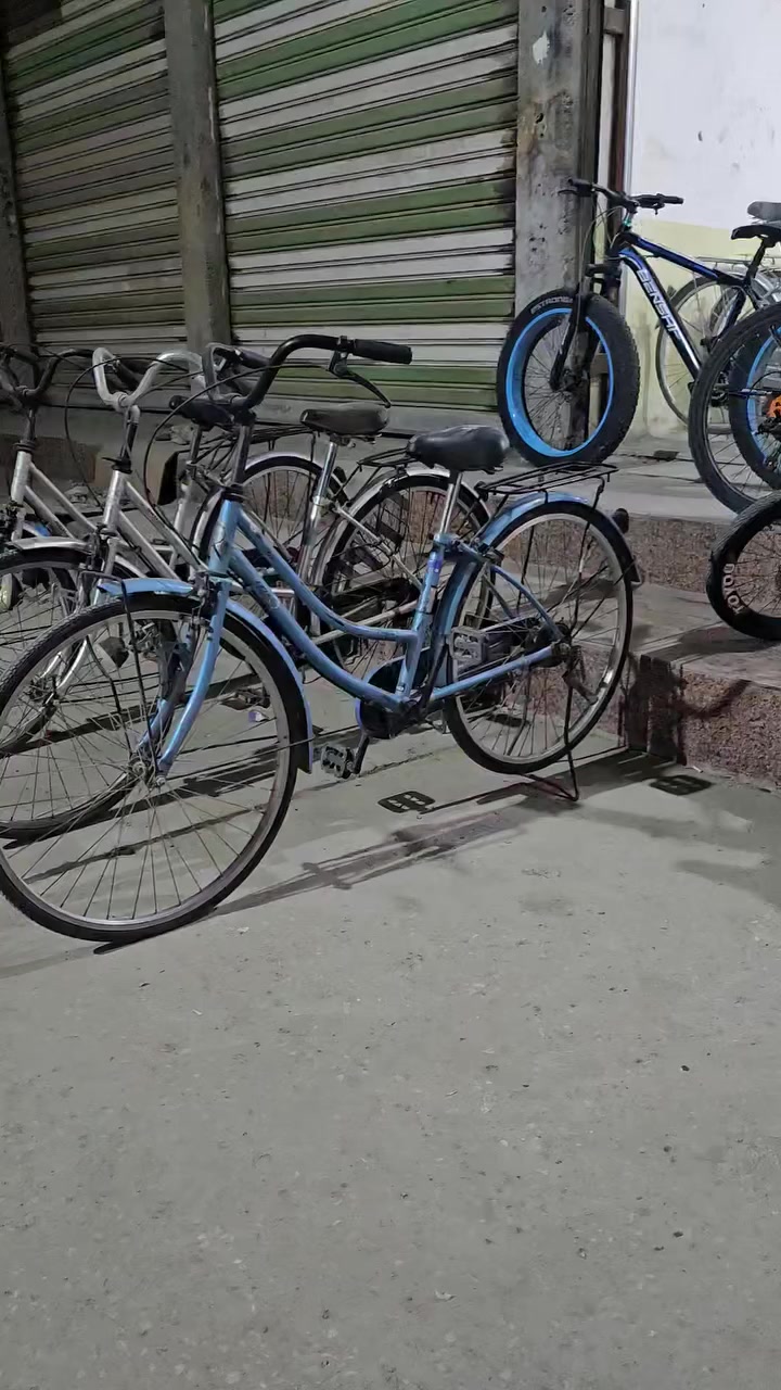 بسكلات ٣٠٠ واحد للبيع شلعه واحد بناتي وجبلي سعر بسكل ٣٥ الف بيه زين وموزين ابيع شلعه واحد مكان ناصريه سوك شيوخ  ***********
