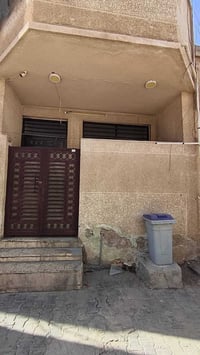 شقة للأيجار طابق ارضي  الحرية الاولى البستان قرب اسواق ناجي تحتوي على ...