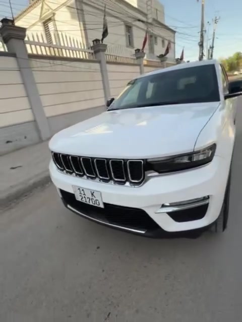 جيب كراند شيروكي هايبرد 2024 (( بدون اي نقص )) ‼️
بدون ايربالك 
 ماشية 80km
حادثها موضح في الصوره جاملغ خلفي صبغ + بنيد تبديل نفس لون
السعر : 310& وبيها مجال 
 ***********
🔴رقم شبه مميز ((21700))
🔴 خمسة راكب المرغوب👍
🔴 رادار 360 درجة
🔴 تعريب جمع الشاشات 
🔴  تحديد مسار  
🔴  تبريد قطعتين امامي + خلفي تحكم  
🔴 ️خمس انضمة قيادة 
🔴 بانوراما على طول السيارة
🔴 دفع رباعي. 
🔴 كير ماوس مع وضعيات القياده المختلفه للجبال والطرق الوعره والرمال والطين
🔴 شفتات ستيرن 
🔴 هاند بريك بصمه 
🔴 ️مقود جلد + تدفئة 
‏🔴  Reverse Tilt Mirrors المرايا  المائلة عند الرجوع 
مواصفات 
1️⃣ لايتات لد 
2️⃣ تدفئه  كشنات
3️⃣ شاشات دجتل  شاشه كبيرة مع نفكيشن GPS بدون نت 
4️⃣ كراسي خزن ميموري  
5️⃣ سستم صوت ALPINEو دمام خلفي بلادي 
6️⃣ تشغيل عن بعد
7️⃣ نظام محاكاة العجلة الذكي 
8️⃣ نظام ملاحة 
9️⃣ نظام قيادة ذاتية

