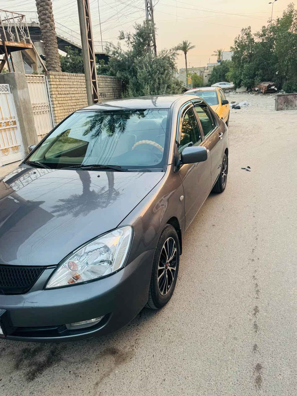 سلام عليكم لانسر 2010شركه العامه مكينه 2000 جديده حاويه تبريد خير من الله بيهه صبغ دواير جاملغات الخلفية معمرهن اثر خياسات ومصورهن وباب سايق صبغ وداير جاملغ امامي فقط صدر امامي وخلفي وتخم تاير جديد كامل مابيهه اي نقص باسمي السعر 77 وبيهه مجال بسيط مكاني حي القاهره للاستفسار ***********
