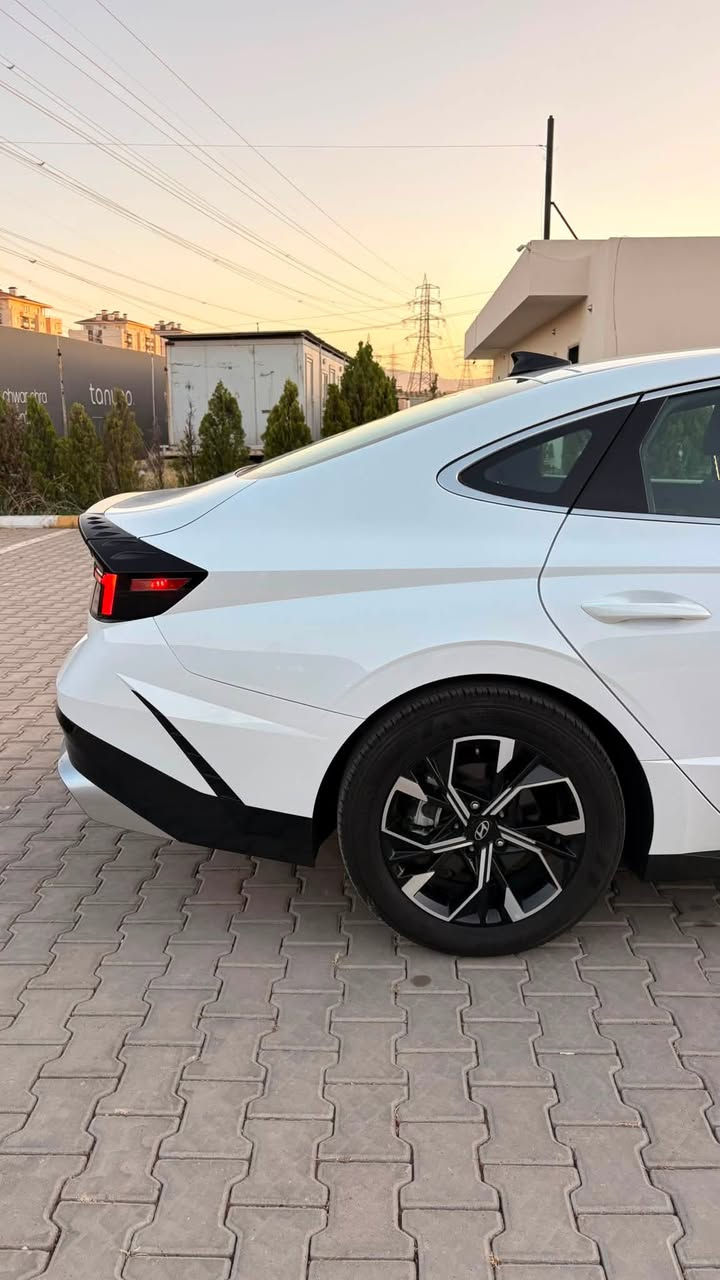 HYUNDAI SONATA 2025 SEL
وارد أمريكي 🇺🇸 

سوناتا SEL 
ماشي قليل 
ماشي فقط ١٠٠ كم 
حادث خفيف 
جاملخ سكن صبغ 
إرباك ستيرن طاك 

محرك ٢،٥ 
٤ سلندر 
مواصفات SEL 
بصمة شغال
رادار حساس خلفي
LED لايت زينون
كير ستيرن 
شاشة ألكتروني 
 كشن كهربائي ⚡️ 
كشن تدفئة
بريك كهربائي 
ECO,SPORT,NORMAL 
AUTO HOLD 
 رقم كاتي
تترقم(دهوك، أربيل ، سليماني)
مكان سليمانية 
***********
